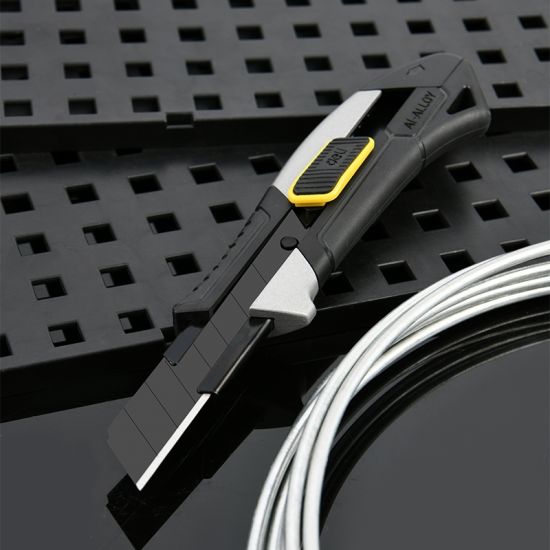 Skalpel Alu gumirani 18mm DELI EDL4256